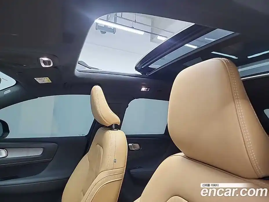Volvo XC40 2022 2.0 автомат (гидро), фото 14