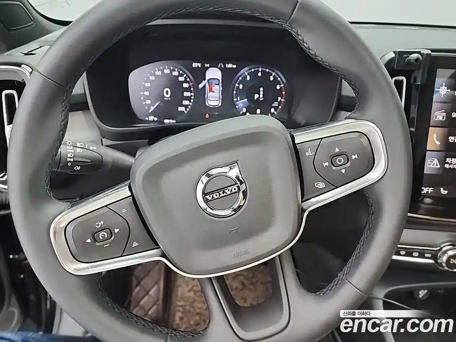 Volvo XC40 2022 2.0 автомат (гидро), фото 9