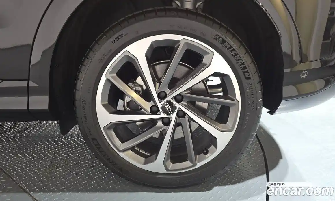 Audi Q5 2025 2.0 гидро, фото 6
