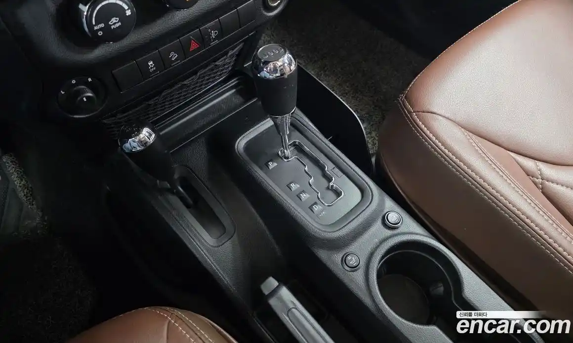 Jeep Wrangler 2016 3.6 автомат (гидро), фото 9