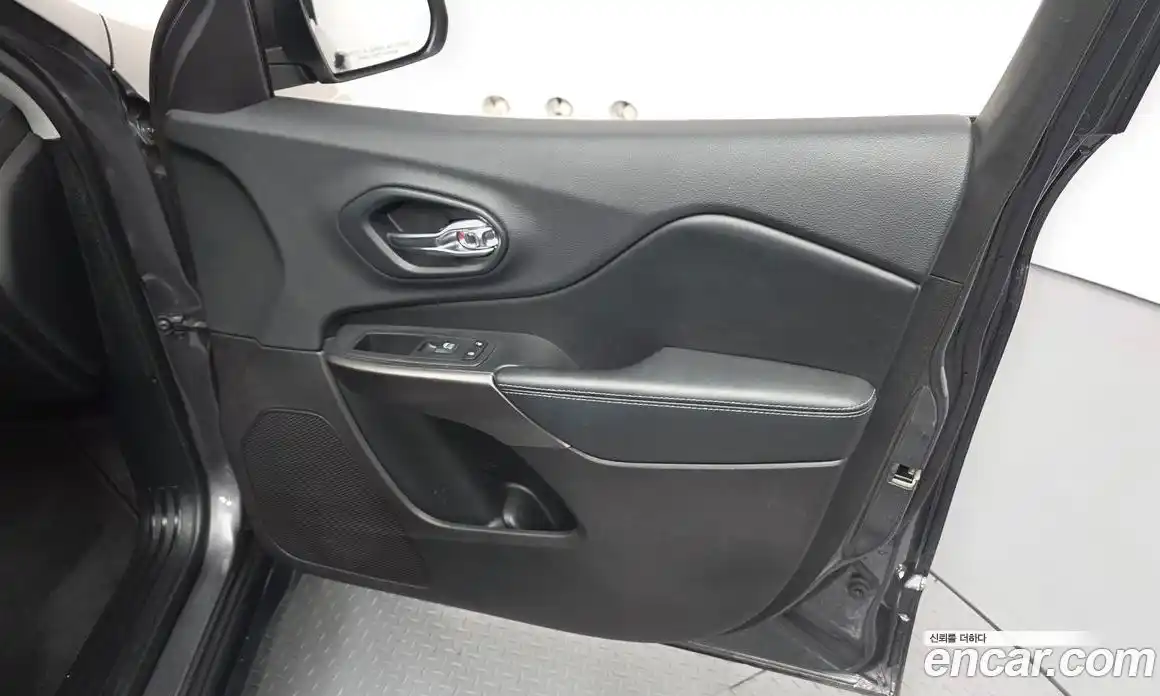 Jeep Cherokee 2018 2.4 автомат (гидро), фото 14