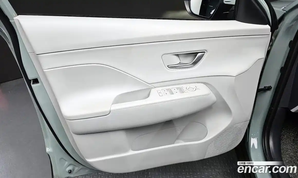 Hyundai Kona 2025 1.6 гидро, фото 13
