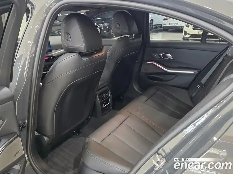 BMW 3-Series 2025 2.0 гидро, фото 12
