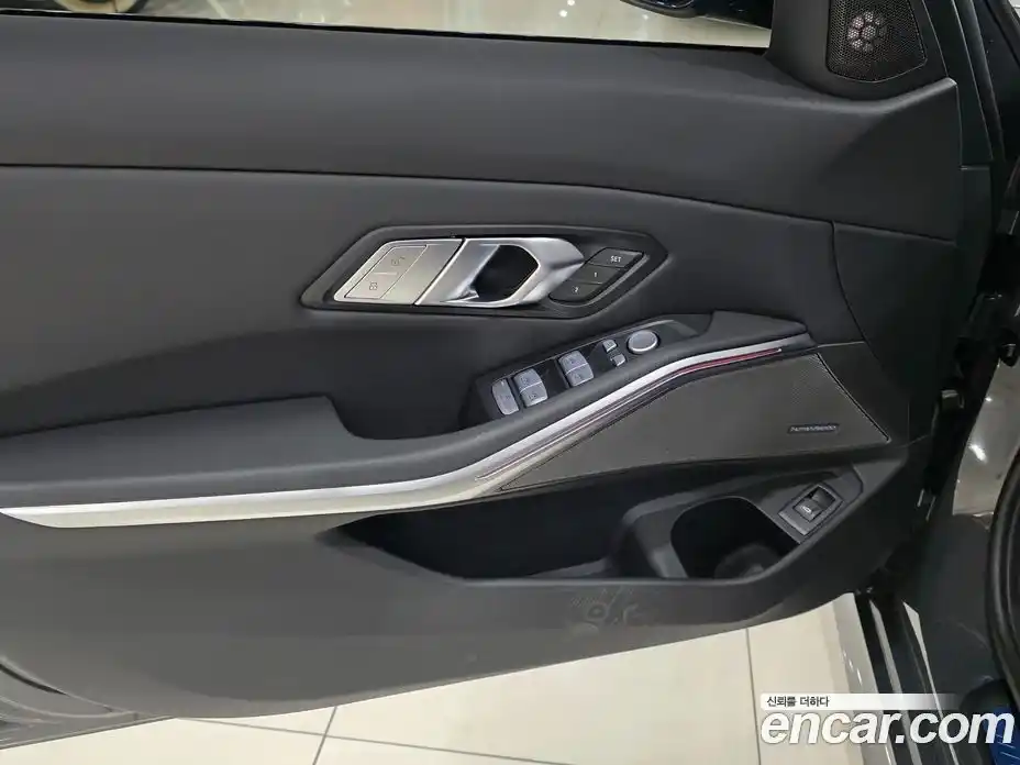 BMW 3-Series 2025 2.0 гидро, фото 14
