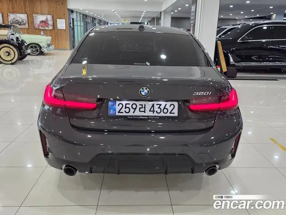 BMW 3-Series 2025 2.0 гидро, фото 4