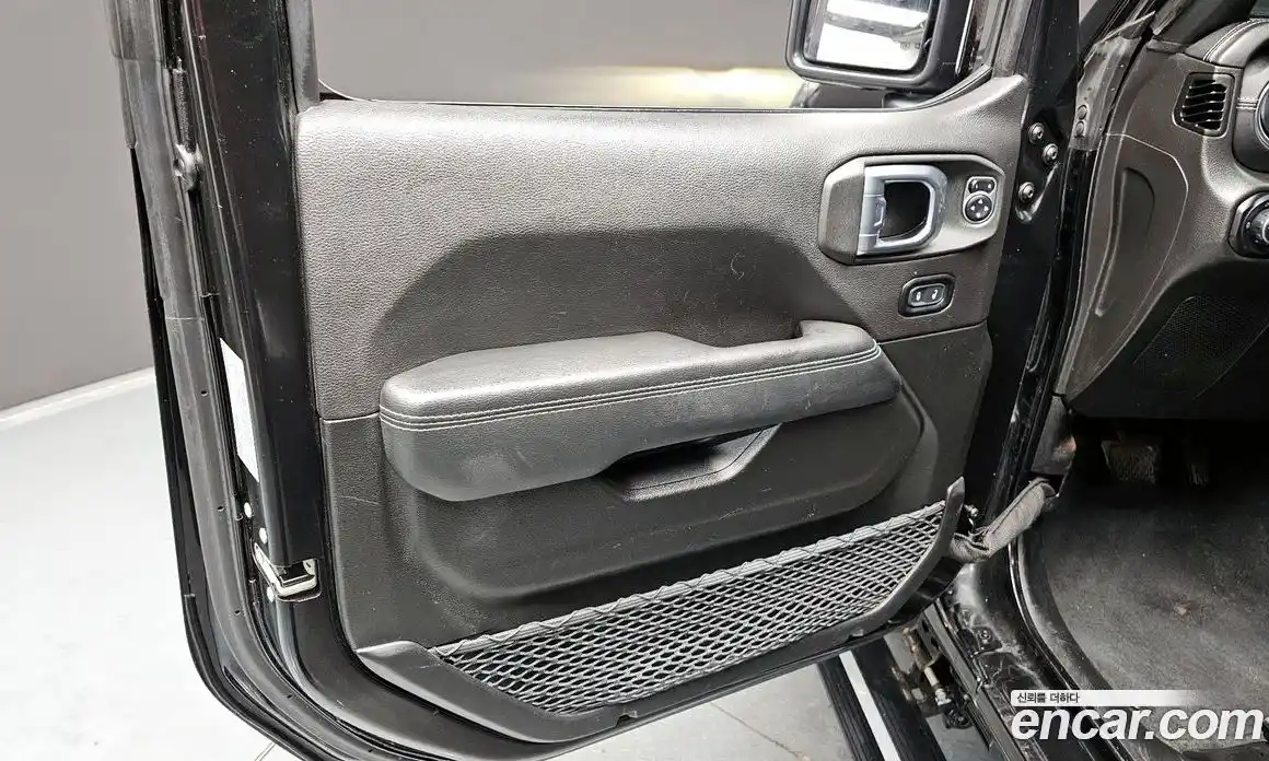 Jeep Wrangler 2023 2.0 автомат (гидро), фото 14