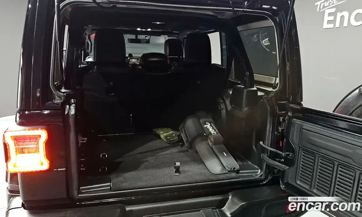 Jeep Wrangler 2023 2.0 автомат (гидро), фото 26
