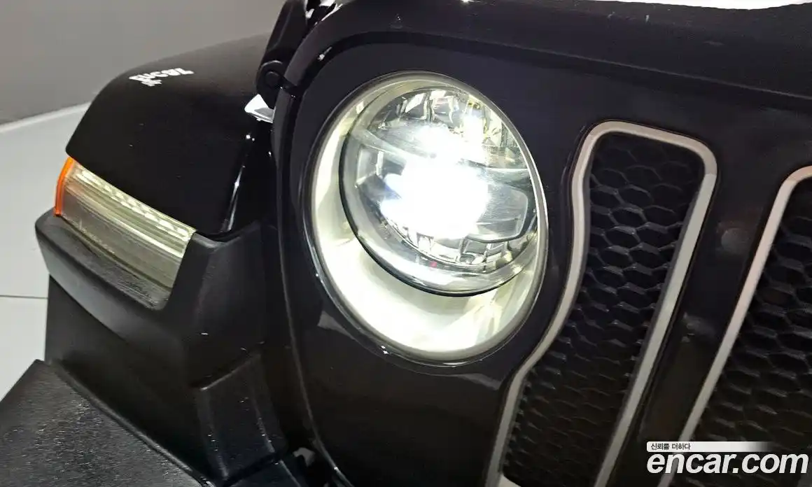 Jeep Wrangler 2023 2.0 автомат (гидро), фото 8