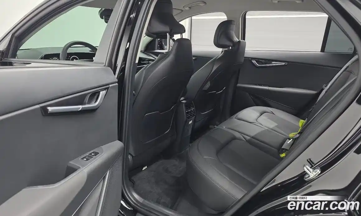 Kia Niro 2023 0.2 автомат (гидро), фото 16