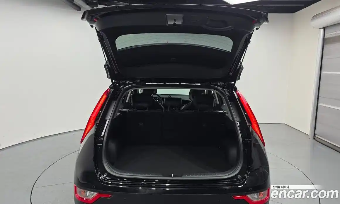 Kia Niro 2023 0.2 автомат (гидро), фото 26