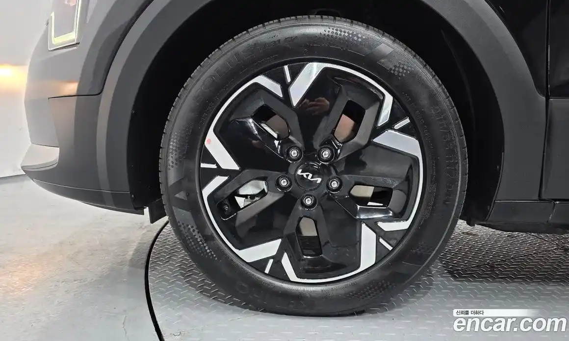 Kia Niro 2023 0.2 автомат (гидро), фото 5