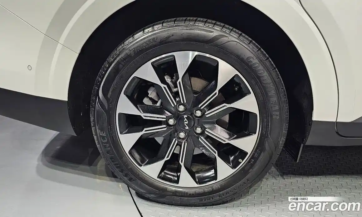 Kia Carnival 2023 2.2 автомат (гидро), фото 5