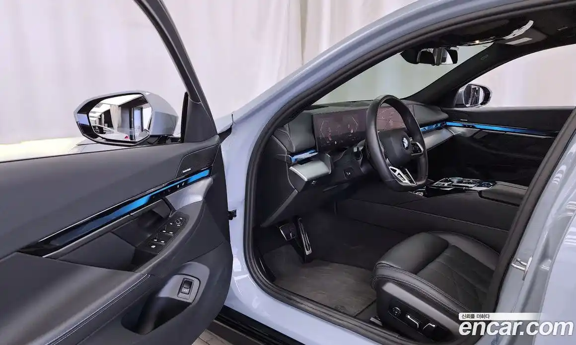 BMW 5-Series 2025 2.0 гидро, фото 13