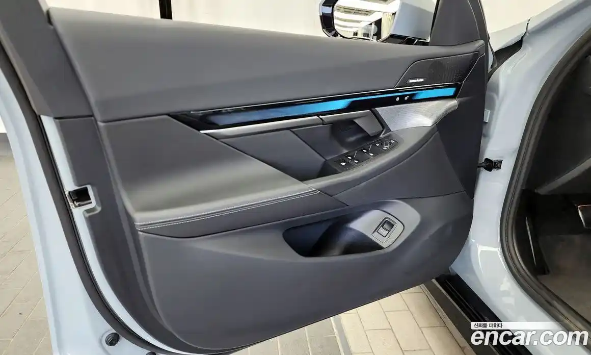 BMW 5-Series 2025 2.0 гидро, фото 14