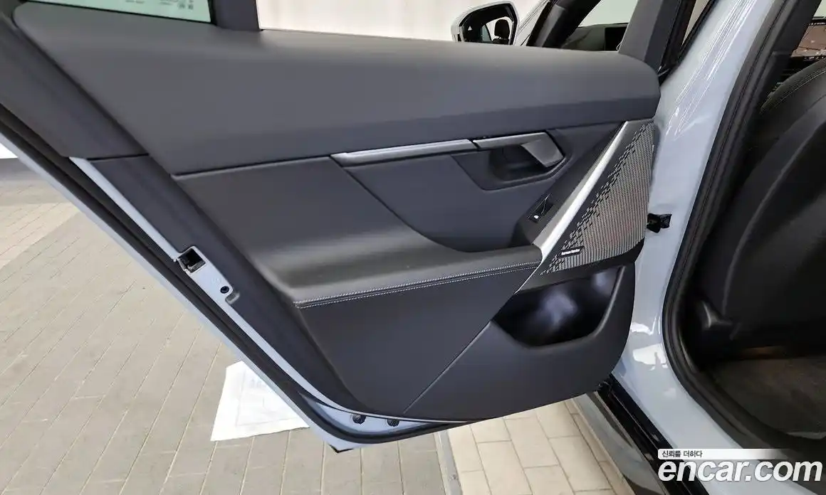 BMW 5-Series 2025 2.0 гидро, фото 15