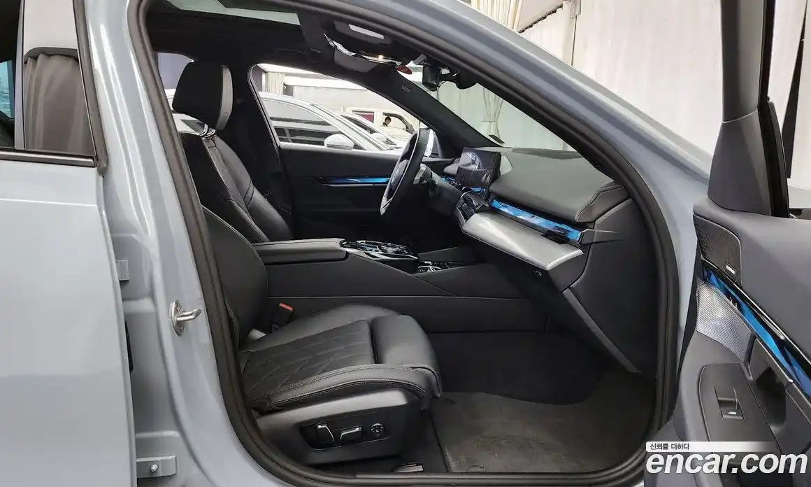 BMW 5-Series 2025 2.0 гидро, фото 17