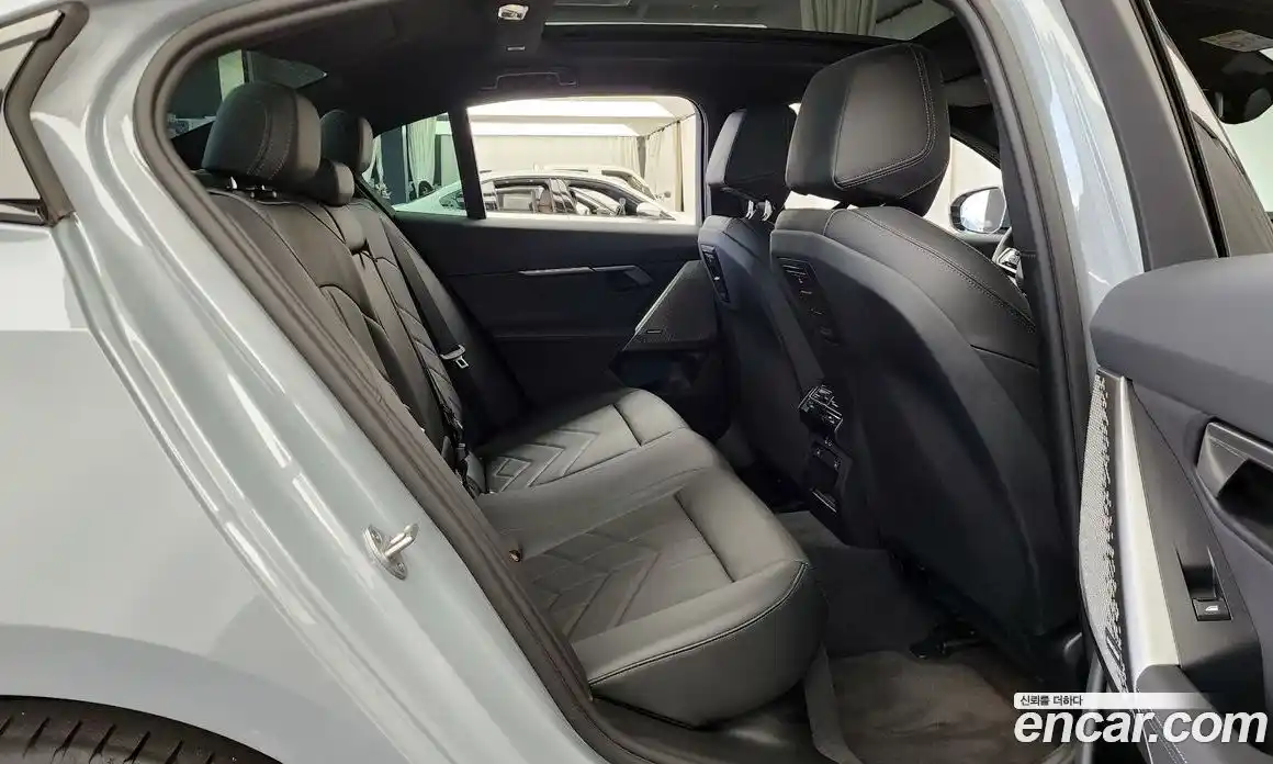 BMW 5-Series 2025 2.0 гидро, фото 18