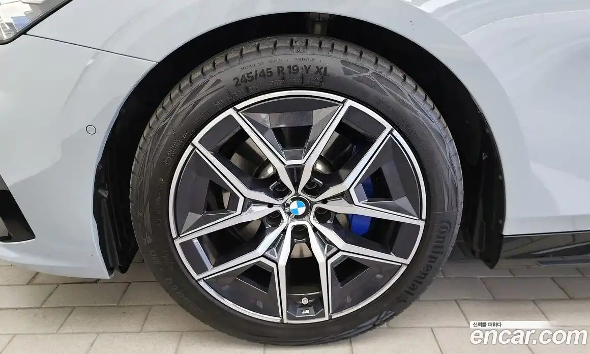 BMW 5-Series 2025 2.0 гидро, фото 5
