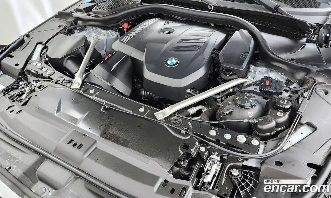 BMW 5-Series 2025 2.0 гидро, фото 6