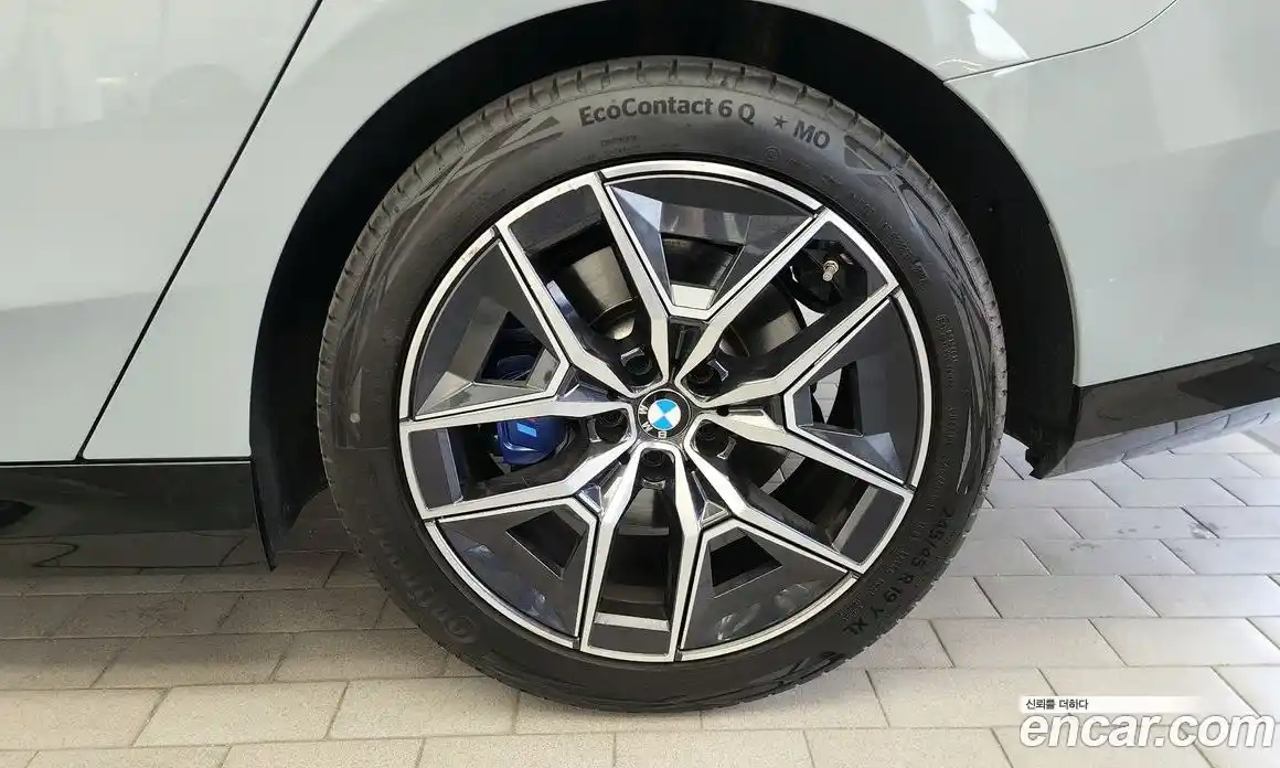 BMW 5-Series 2025 2.0 гидро, фото 7