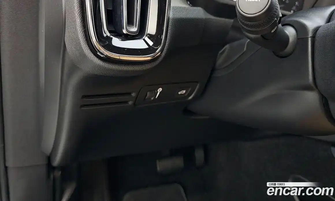 Volvo XC40 2019 2.0 автомат (гидро), фото 22