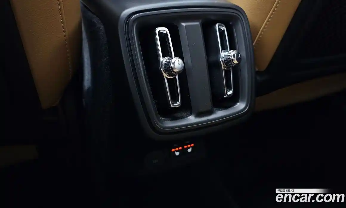 Volvo XC40 2019 2.0 автомат (гидро), фото 24