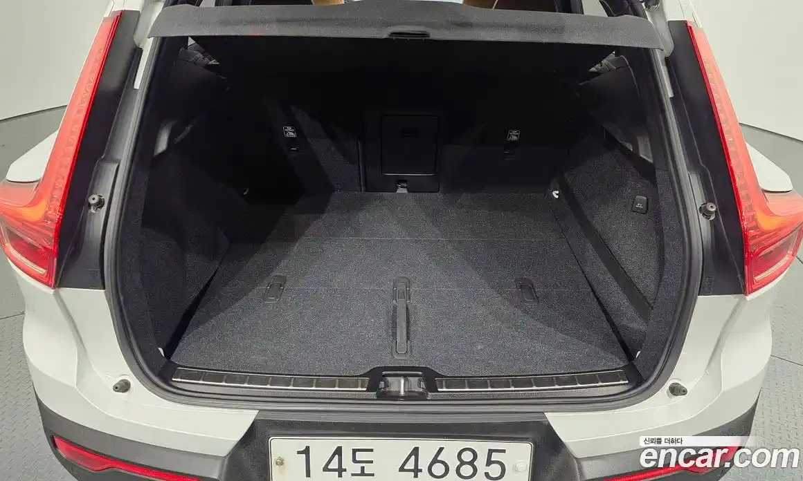 Volvo XC40 2019 2.0 автомат (гидро), фото 27