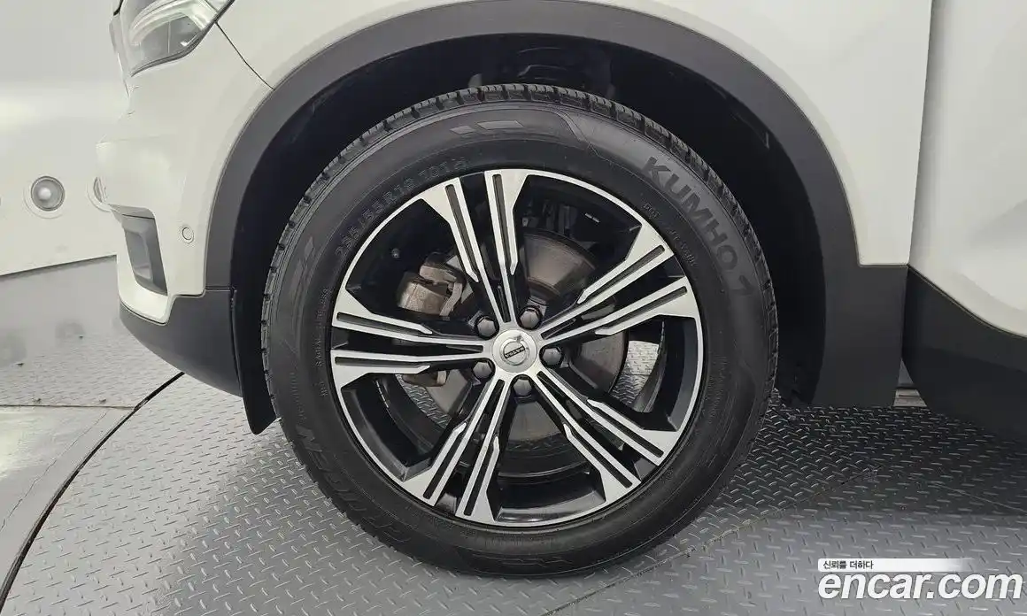 Volvo XC40 2019 2.0 автомат (гидро), фото 5
