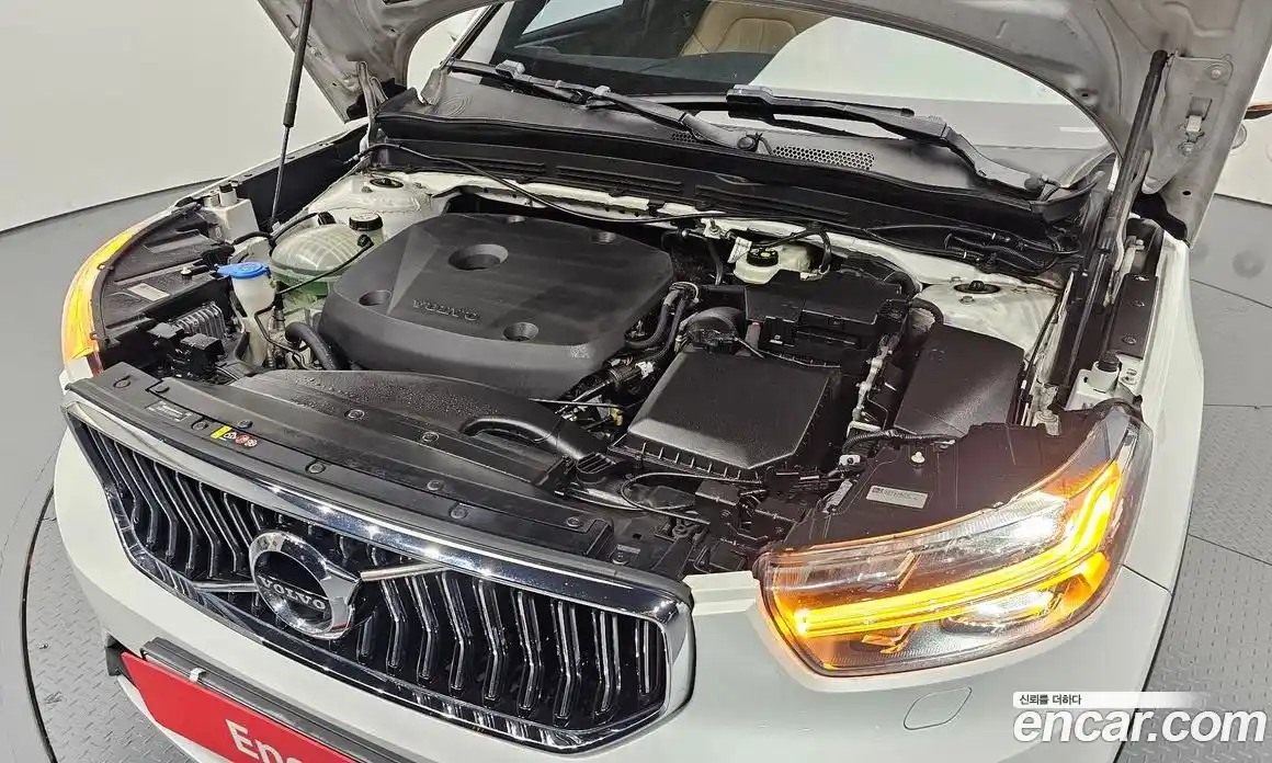 Volvo XC40 2019 2.0 автомат (гидро), фото 6