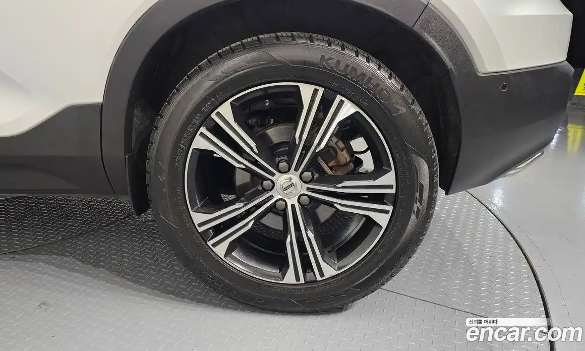 Volvo XC40 2019 2.0 автомат (гидро), фото 7