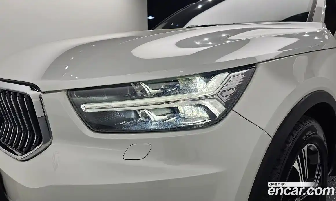 Volvo XC40 2019 2.0 автомат (гидро), фото 8