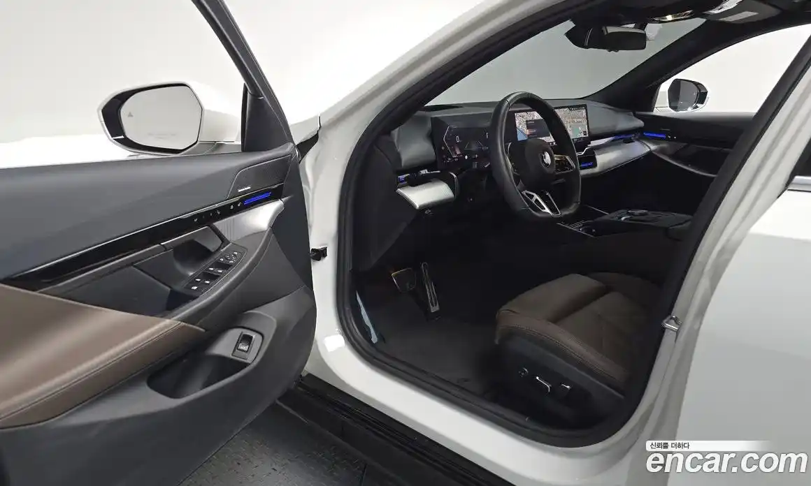 BMW 5-Series 2024 2.0 гидро, фото 12