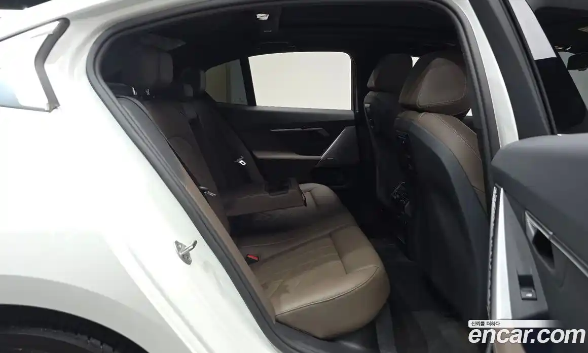 BMW 5-Series 2024 2.0 гидро, фото 17