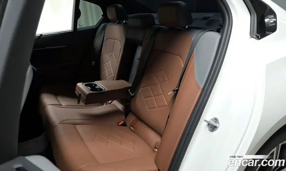 BMW 5-Series 2025 2.0 гидро, фото 12