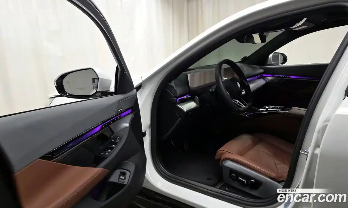 BMW 5-Series 2025 2.0 гидро, фото 10