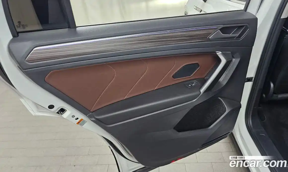 Volkswagen Tiguan 2023 2.0 автомат (гидро), фото 15