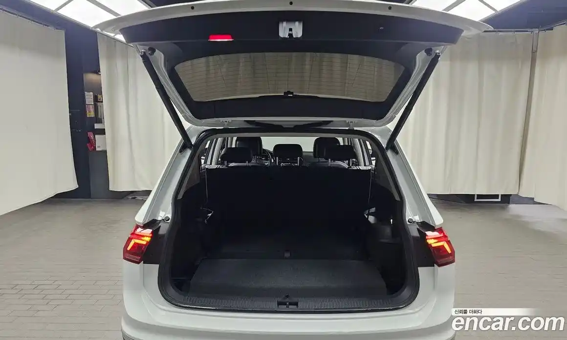 Volkswagen Tiguan 2023 2.0 автомат (гидро), фото 25