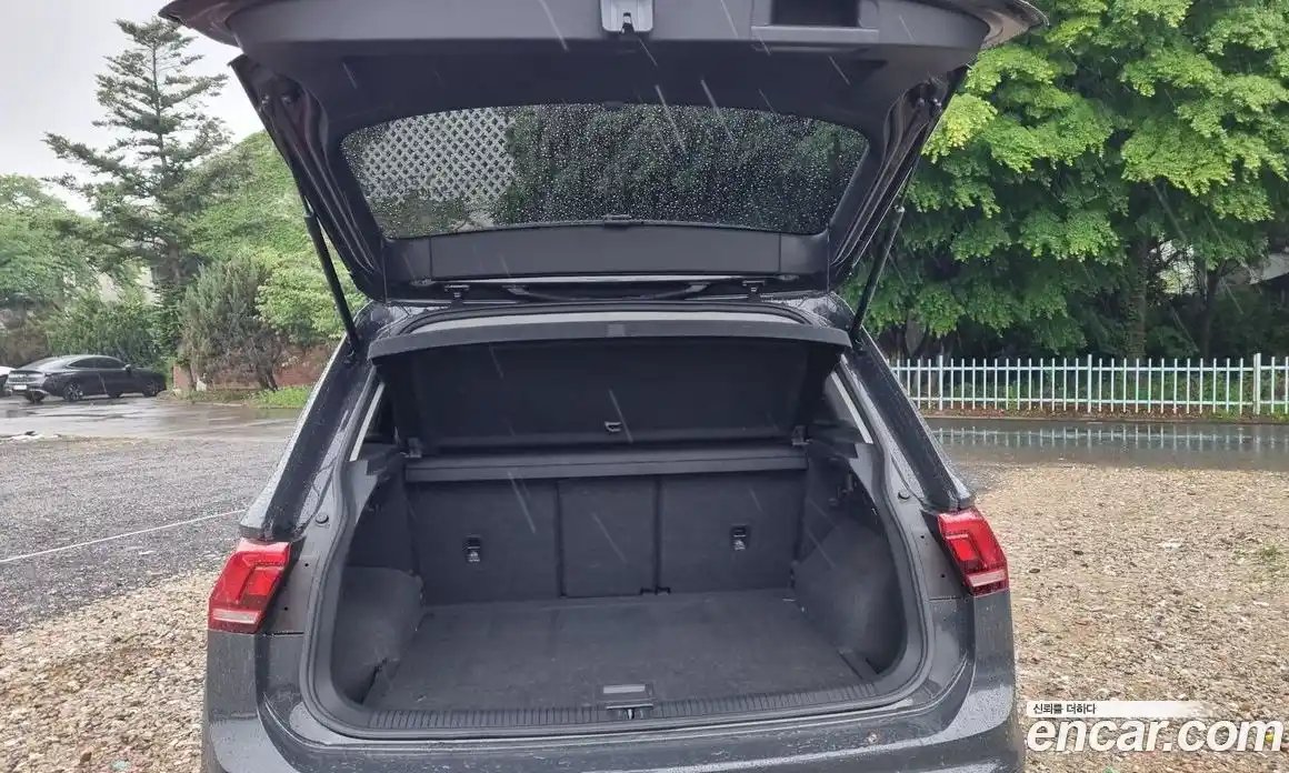 Volkswagen Tiguan 2018 2.0 автомат (гидро), фото 11