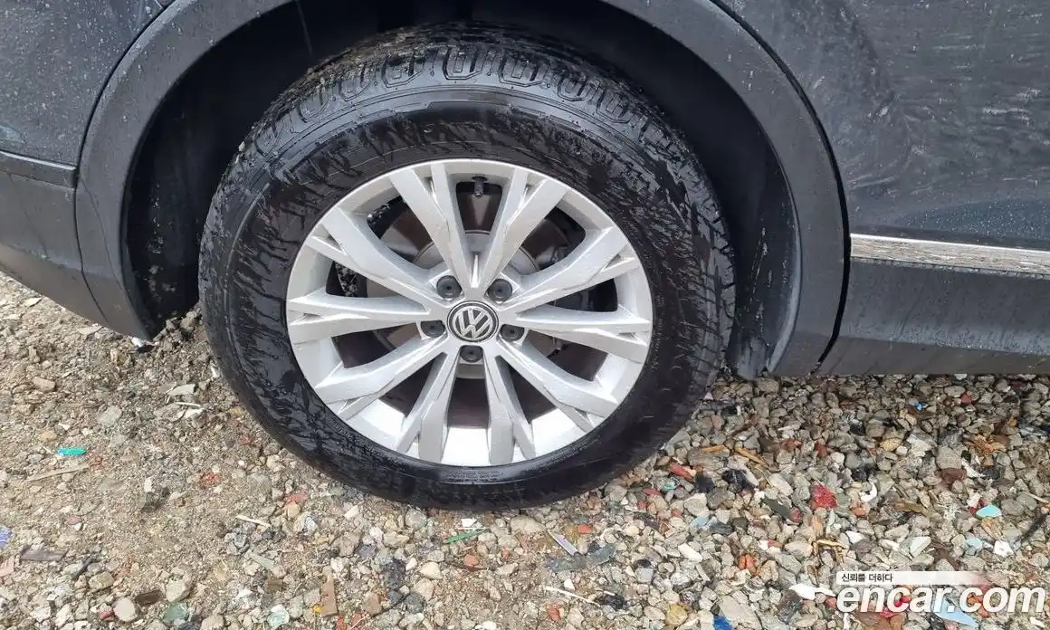 Volkswagen Tiguan 2018 2.0 автомат (гидро), фото 8