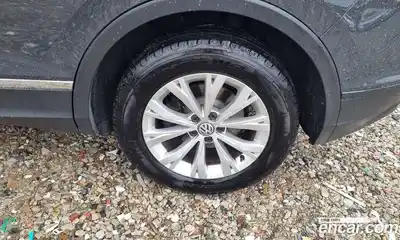 Volkswagen Tiguan 2018 2.0 автомат (гидро), миниатюра 9