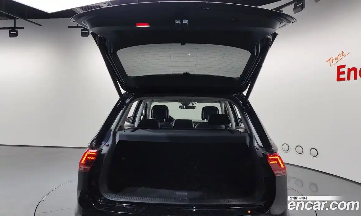 Volkswagen Tiguan 2019 2.0 автомат (гидро), фото 24