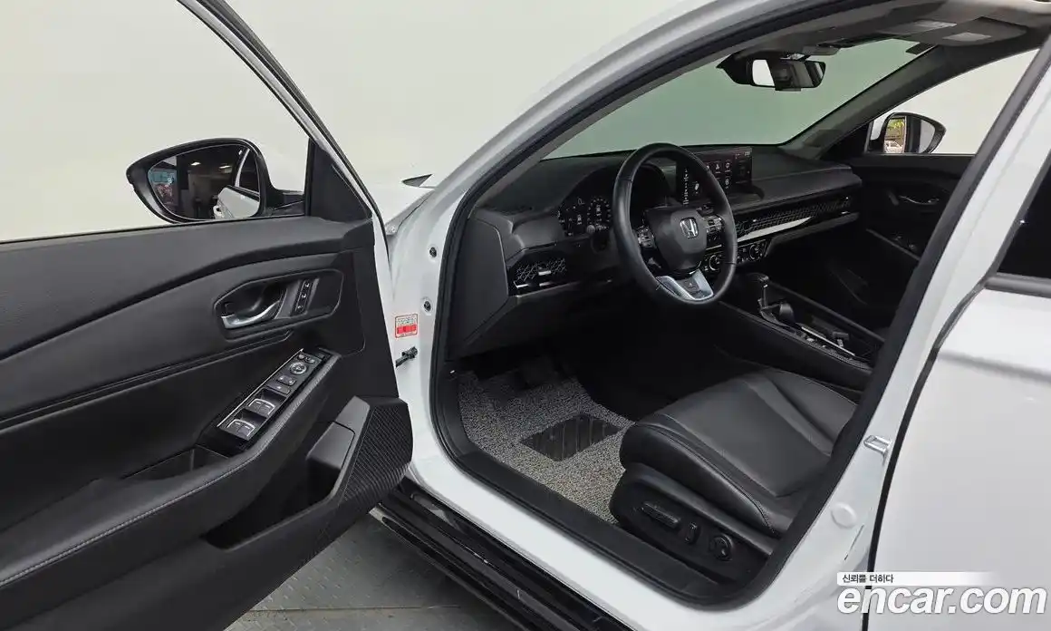 Honda Accord 2023 2.0 автомат (гидро), фото 13