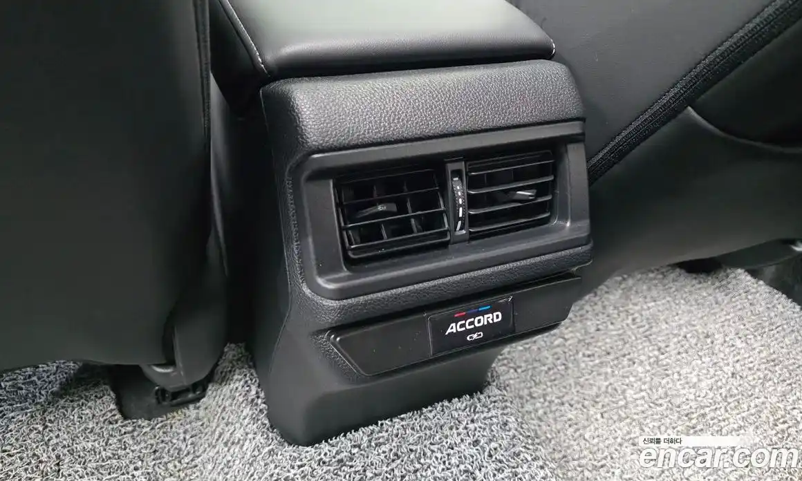 Honda Accord 2023 2.0 автомат (гидро), фото 27