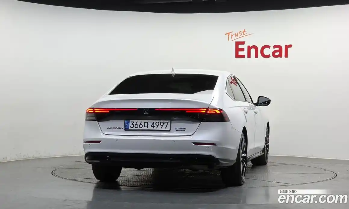 Honda Accord 2023 2.0 автомат (гидро), фото 4