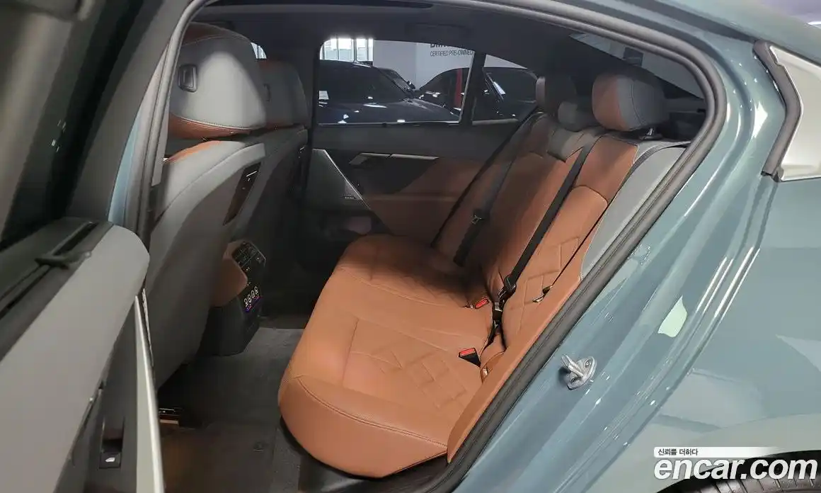 BMW 5-Series 2025 2.0 гидро, фото 11