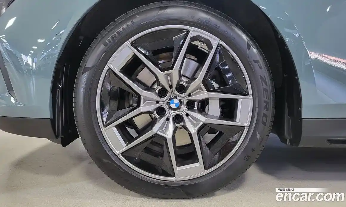 BMW 5-Series 2025 2.0 гидро, фото 5