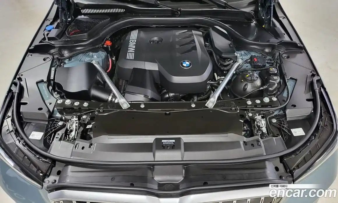 BMW 5-Series 2025 2.0 гидро, фото 6