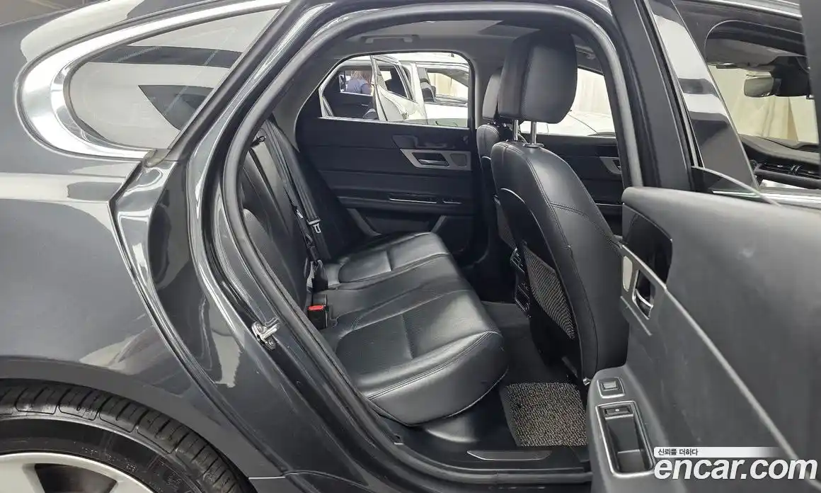 Jaguar XF 2018 2.0 гидро, фото 12