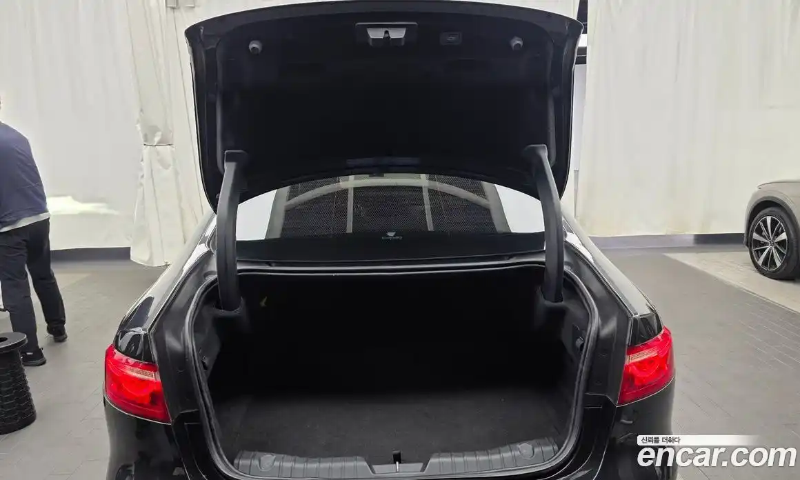 Jaguar XF 2018 2.0 гидро, фото 20
