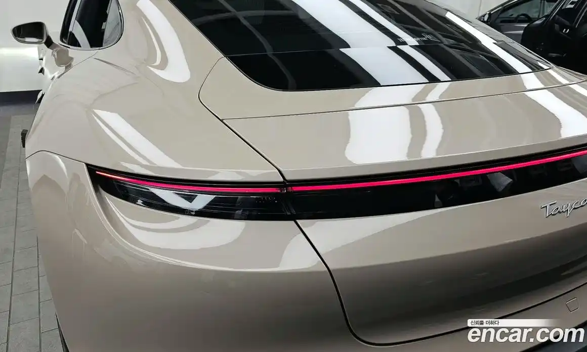 Porsche Taycan 2022 0.1 автомат (гидро), фото 9